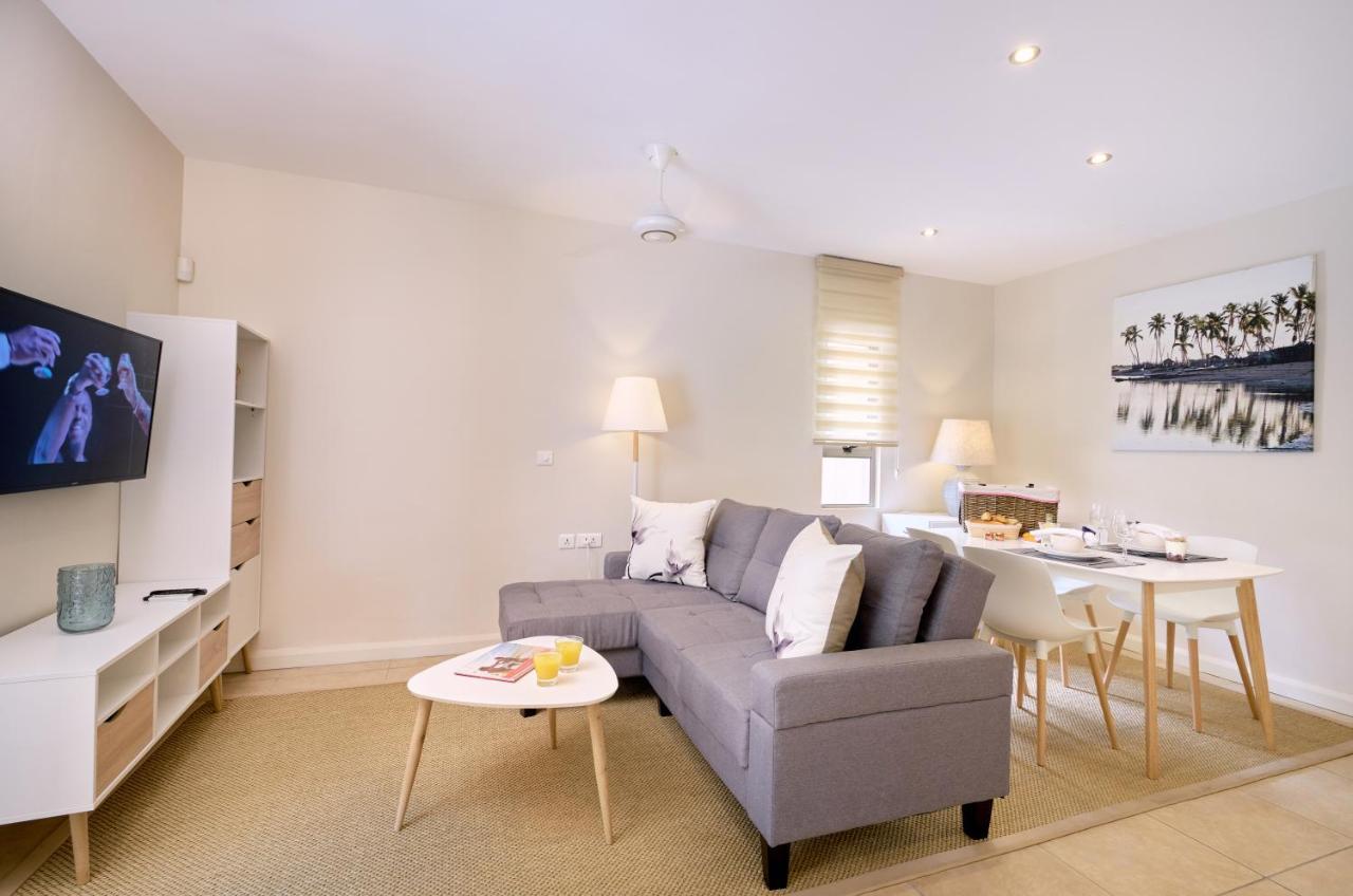 Bon Azur Beachfront Suites & Penthouses With Lov Trou aux Biches Exteriör bild