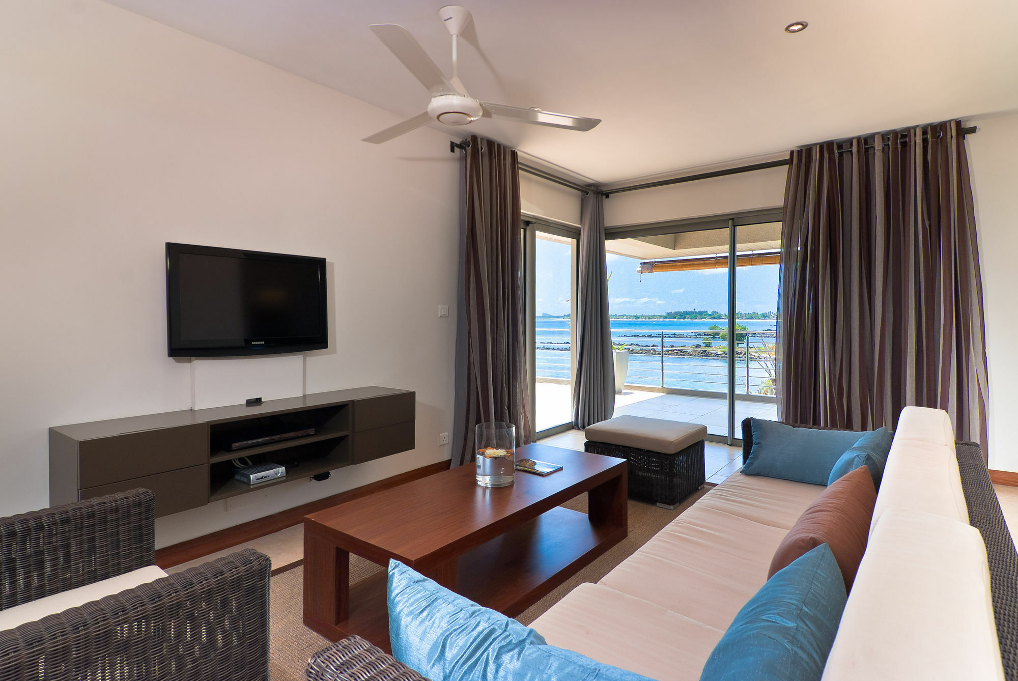 Bon Azur Beachfront Suites & Penthouses With Lov Trou aux Biches Exteriör bild