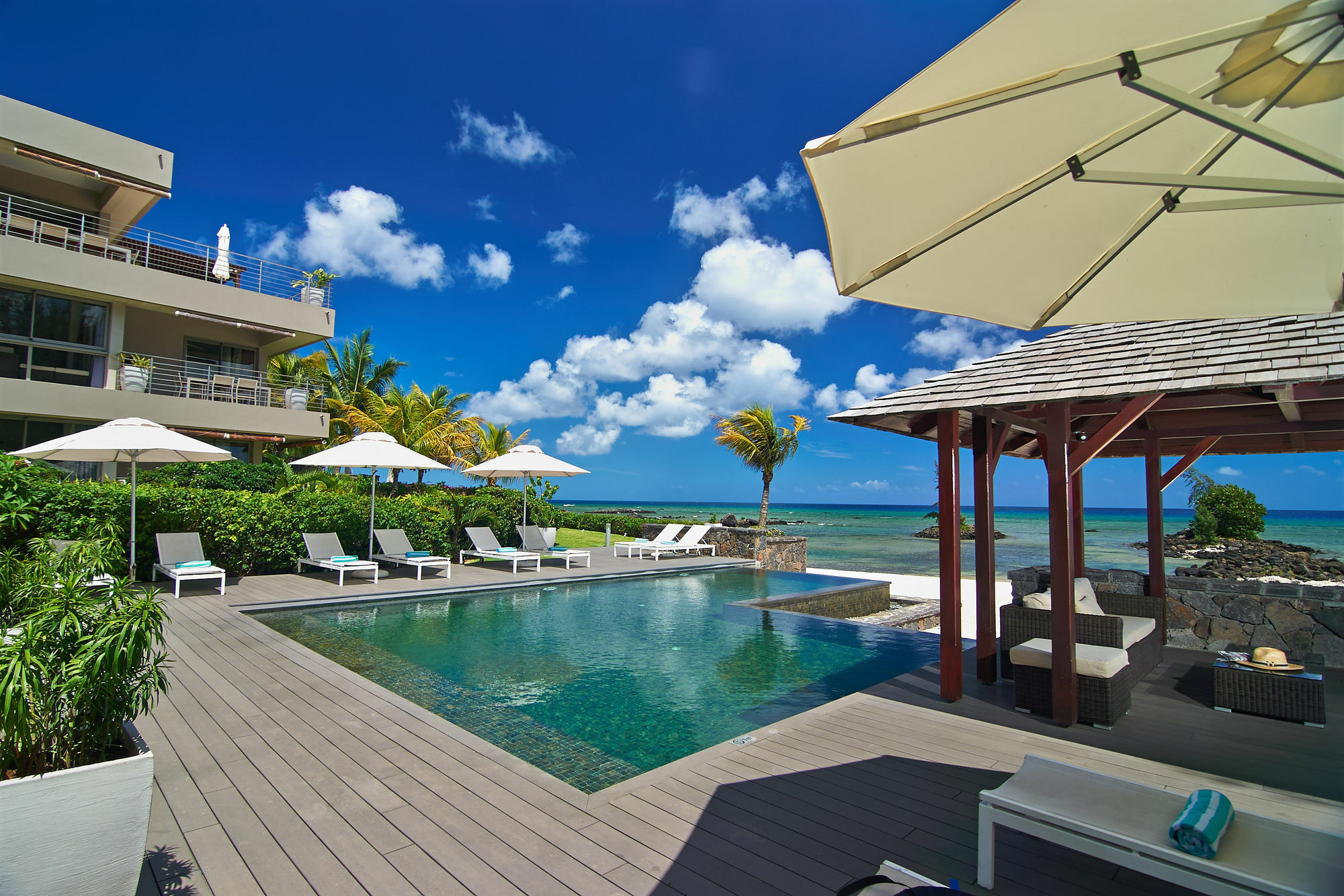 Bon Azur Beachfront Suites & Penthouses With Lov Trou aux Biches Exteriör bild