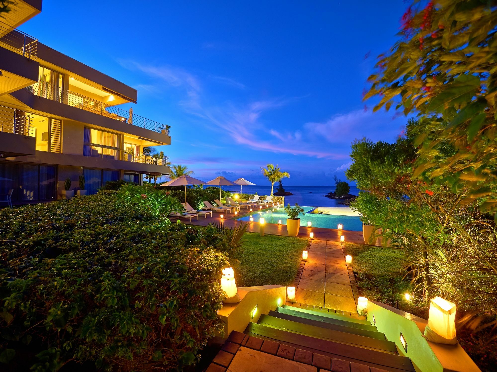 Bon Azur Beachfront Suites & Penthouses With Lov Trou aux Biches Exteriör bild